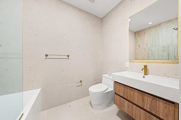 Rented by Nooklyn NYC LLC | media 9