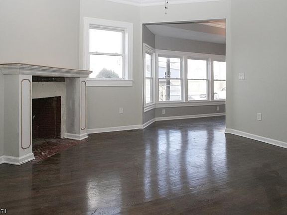 4th image of 231 Claremont Ave APT 1