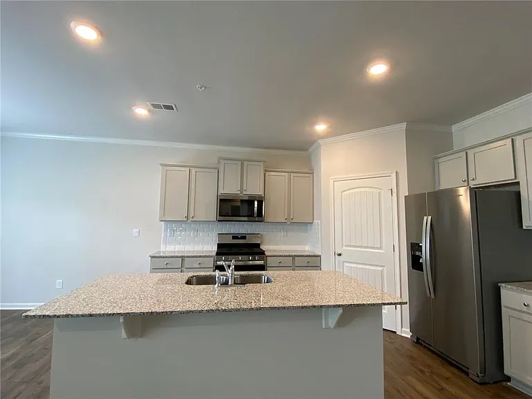 2715 Piper Dr — Photo 5