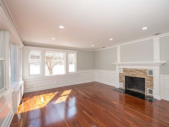 4th image of 168 Jefferson Ave