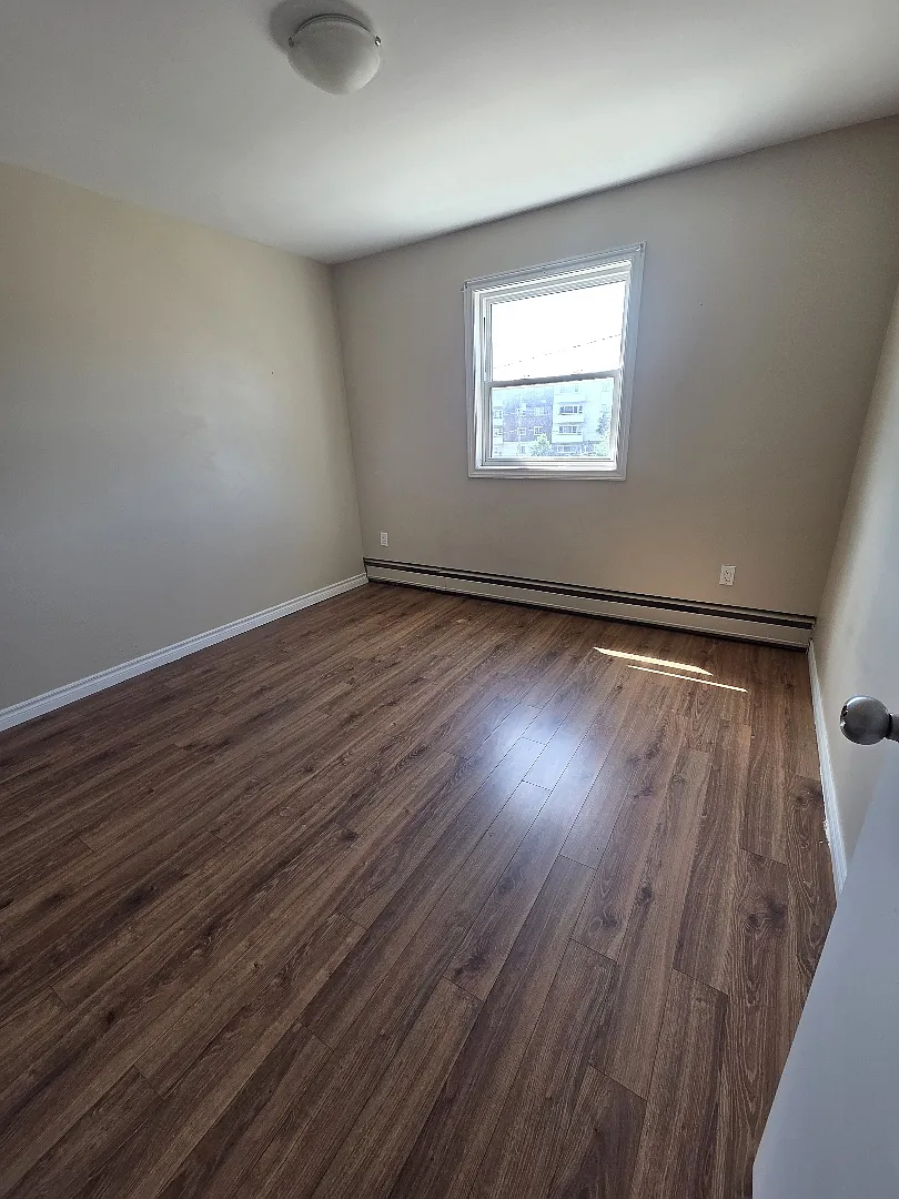 1 bed, $1,300 — Photo 2