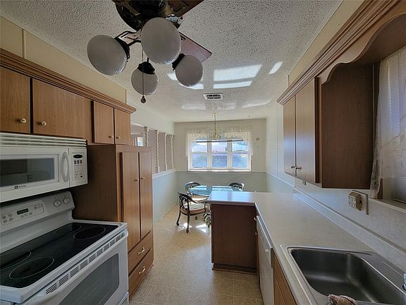 4th image of 7424 NW 5th Ter