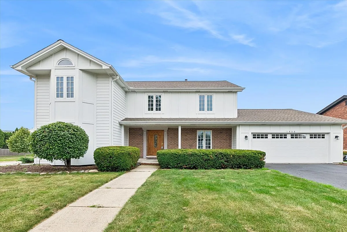 4 bed, 3.5 bath, 2800 sqft, $3,995 — Photo 1