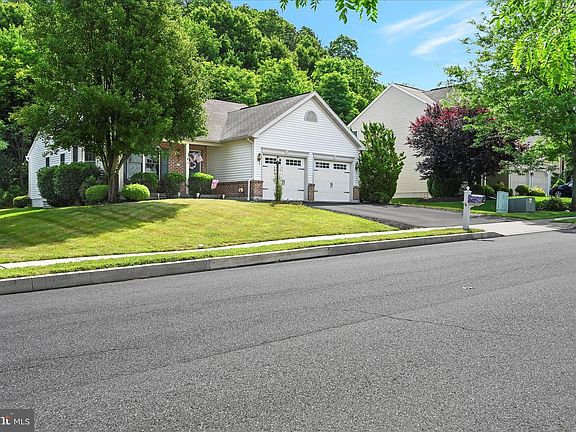 5th image of 14 Cranberry Ct