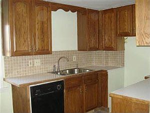 3rd image of 989 Vienna Ave