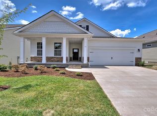 101 Thornberry Rd, Hendersonville, NC 28792