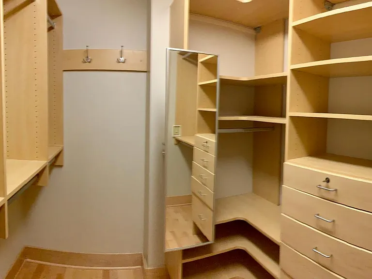 360 W Washington Ave #510 — Photo 9
