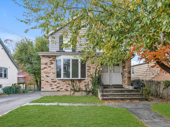 8 Jackson Street, Glen Cove, NY 11542