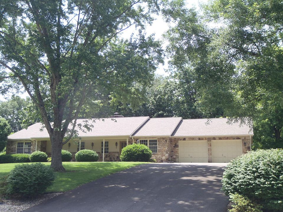 1st image of 824 N Briarcliff Cir