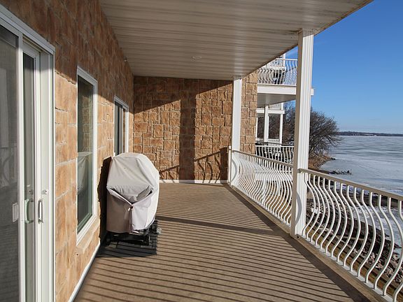 2nd image of 304 Lake Dr