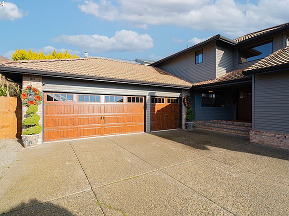 3rd image of 1420 SE 79th Ct