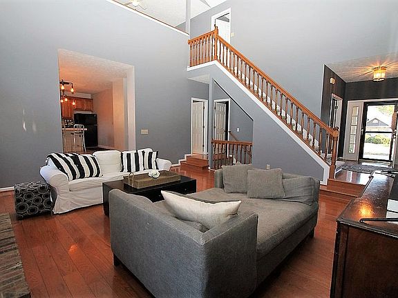 2nd image of 1405 Fairfax Dr