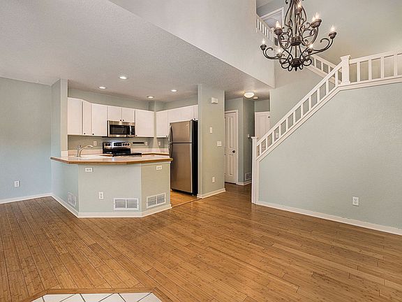 3rd image of 3752 Oakwood Dr