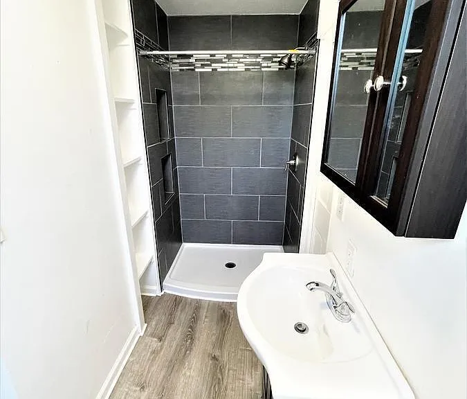 708 N Franklin St #6 — Photo 5