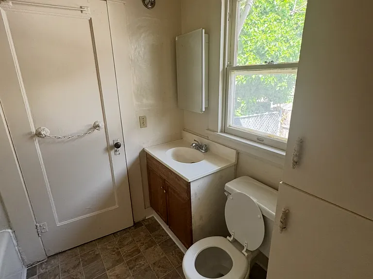 837 N Madison St — Photo 5