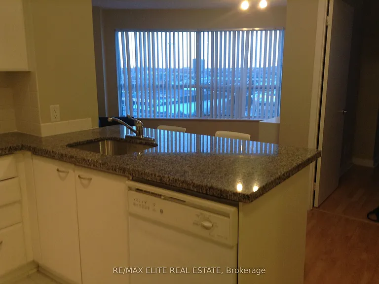 36 Lee Centre Dr #912 — Photo 3