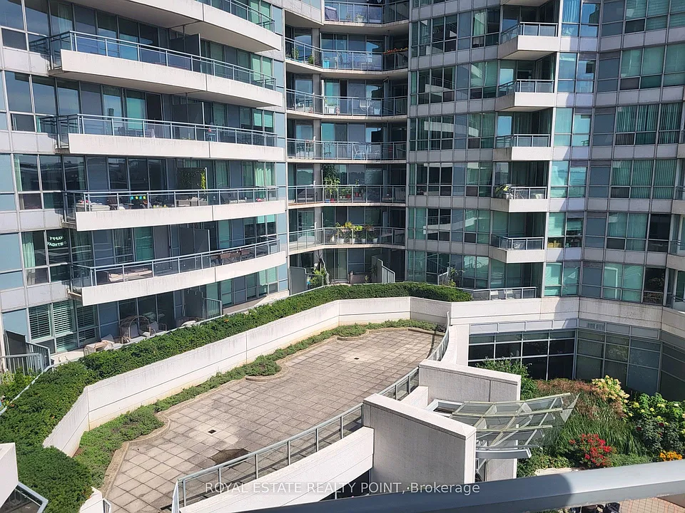 230 Queens Quay W #522