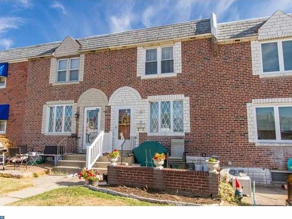 2nd image of 715 Oakwood Dr