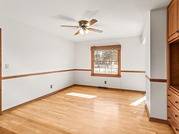 4th image of 1638 Falls ROAD