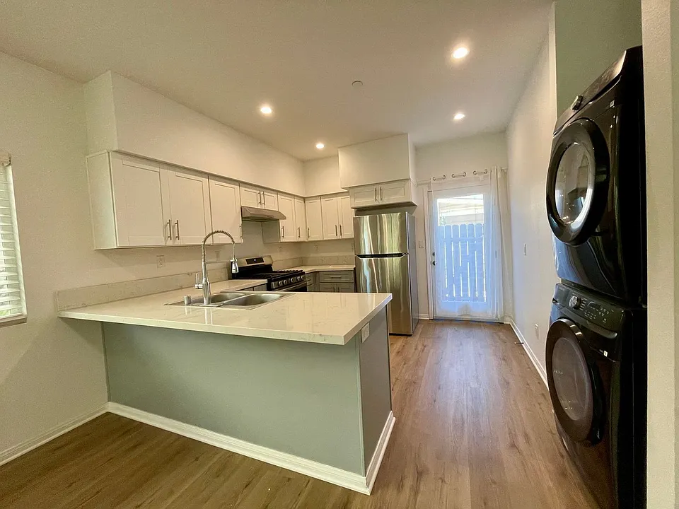 Gorgeous Modern 2 Bedroom 2 Bathroom in El Cajon!