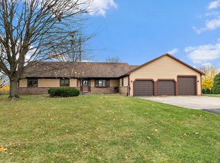 9N590 Hogan Hl, Elgin, IL 60124