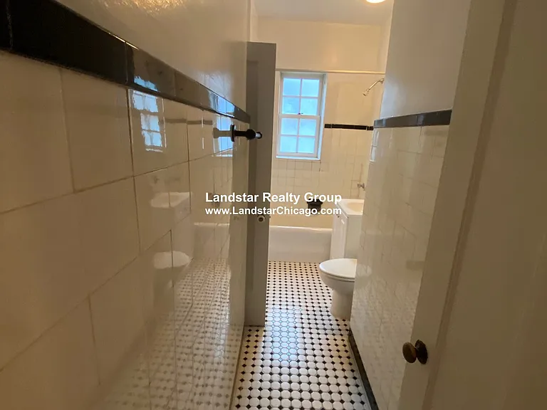 1107 Lake St #3S — Photo 8
