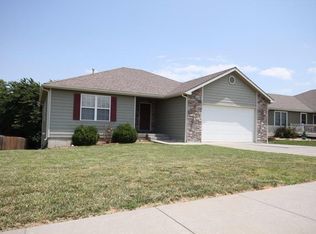 625 Tallgrass Dr, Junction City, KS 66441