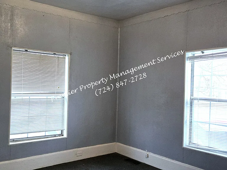404 Center Ave — Photo 11