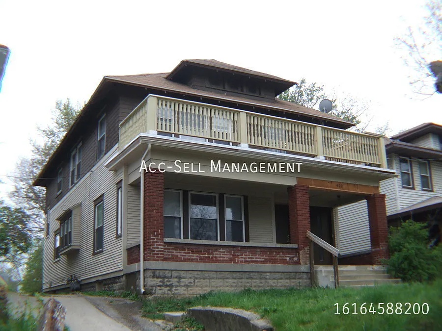 922 Martin Luther King Jr St SE #2