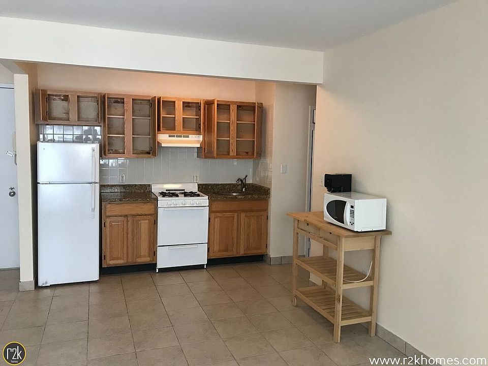 1st image of 3035 31st St #4R