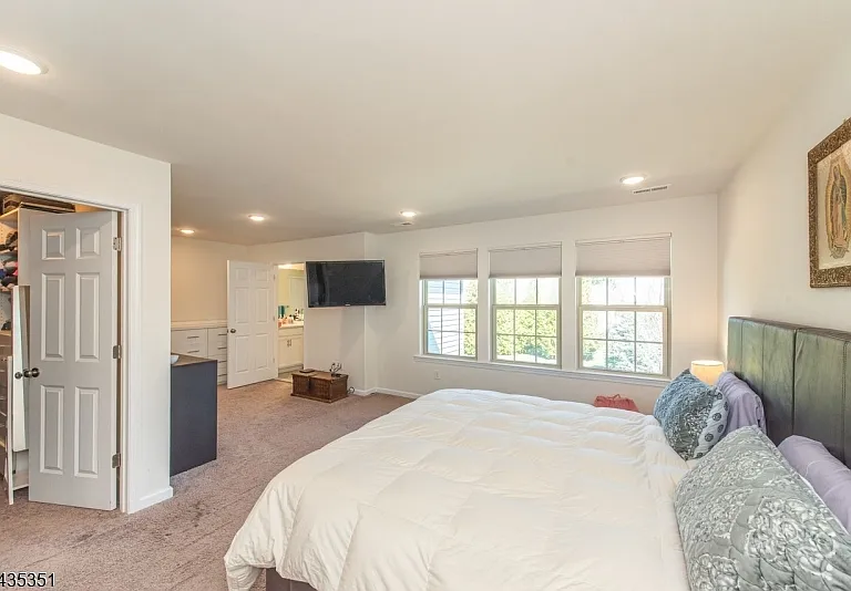 11 Albert Ct — Photo 7
