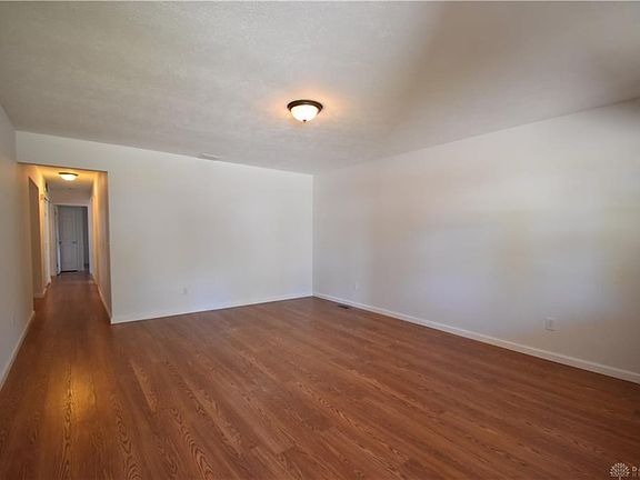 4th image of 804 Broadmoor Dr