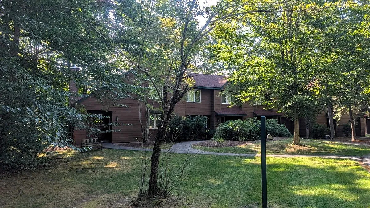 3 bed, 3.0 bath, 1560 sqft, $20,500 — Photo 1