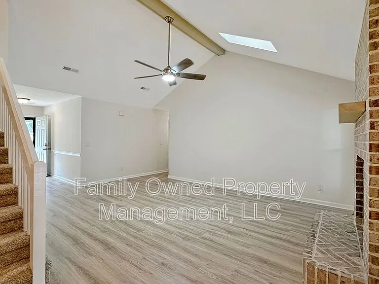 105 Pryors Ln — Photo 16