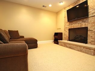 632 S Bruner St, Hinsdale, IL 60521