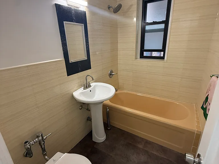 14480 Sanford Ave #1E — Photo 8