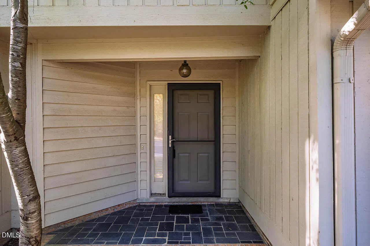 3 bed, 2.5 bath, 1489 sqft, $1,750 — Photo 3