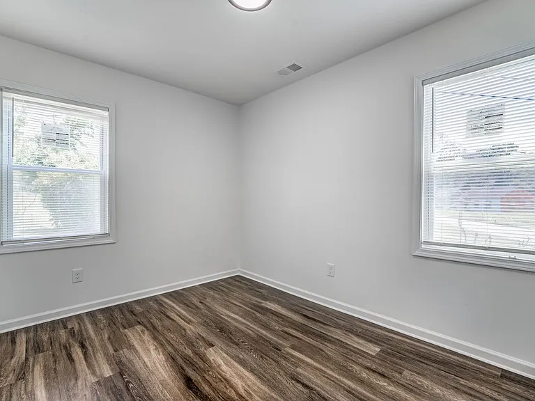 405 W Brooks Rd — Photo 21