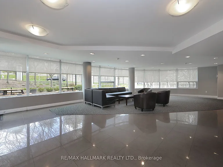 18 Valley Woods Rd #Penthouse 206 — Photo 29