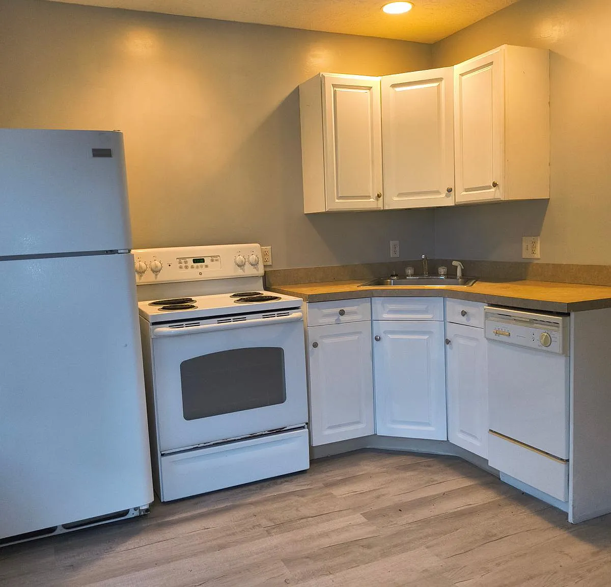 642 E Buchtel Ave — Photo 3