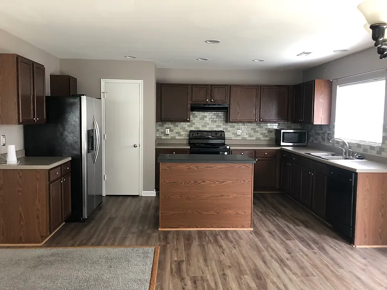 105 Palmdale Ct — Photo 4