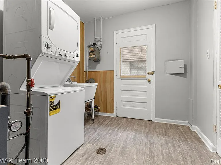 7322 Fenton St — Photo 17