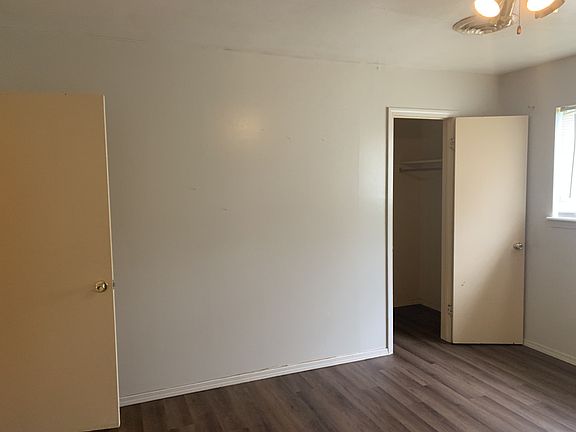 5th image of 706 6th Ave NE