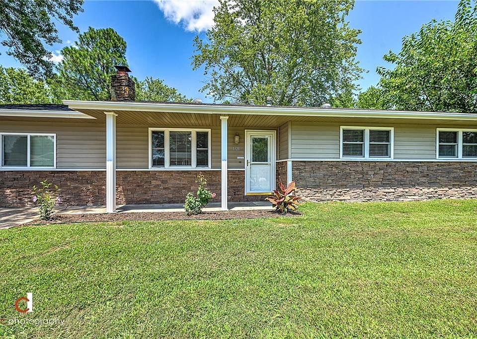 1st image of 1321 W Acorn Dr