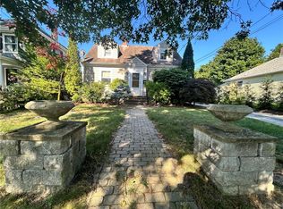 1217 Hope St, Bristol, RI 02809
