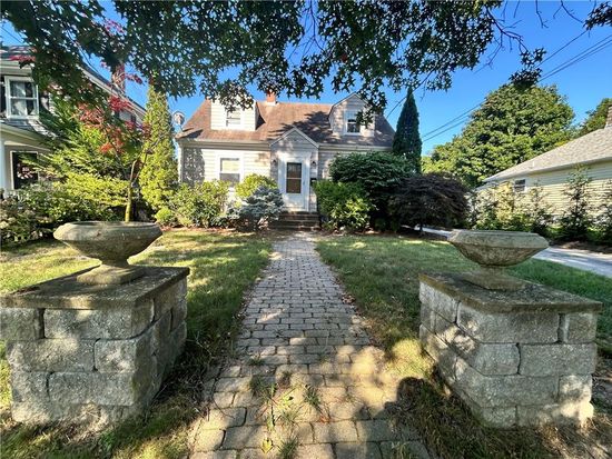1217 Hope St, Bristol, RI 02809