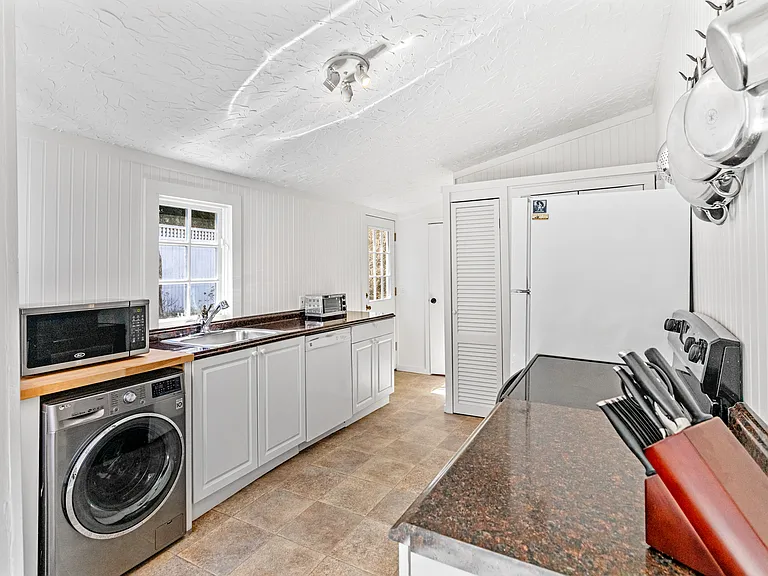 92 Tuckahoe Ln — Photo 7