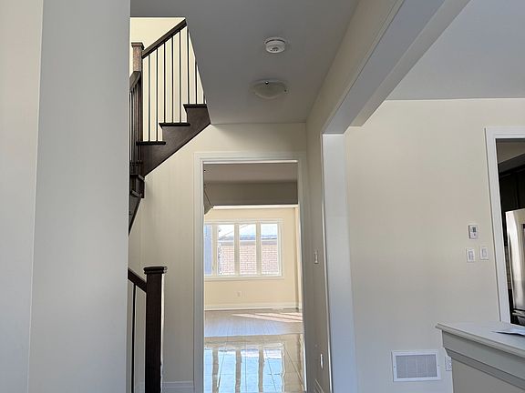 5th image of 7 John Rolph St