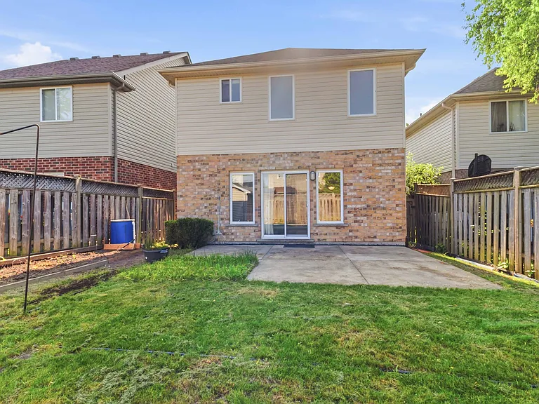 837 Capulet Ln — Photo 30