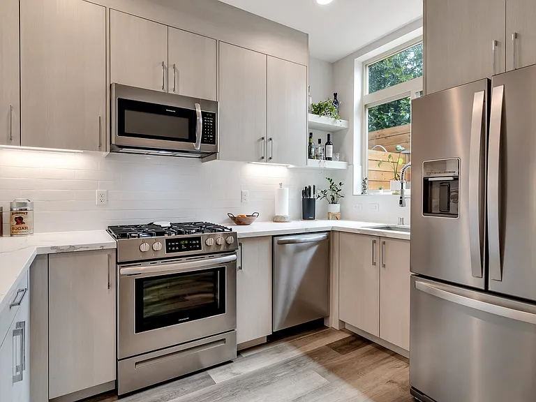 5618A California Ave SW — Photo 5